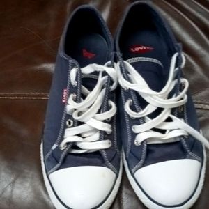Worn a couple times Levis Converses